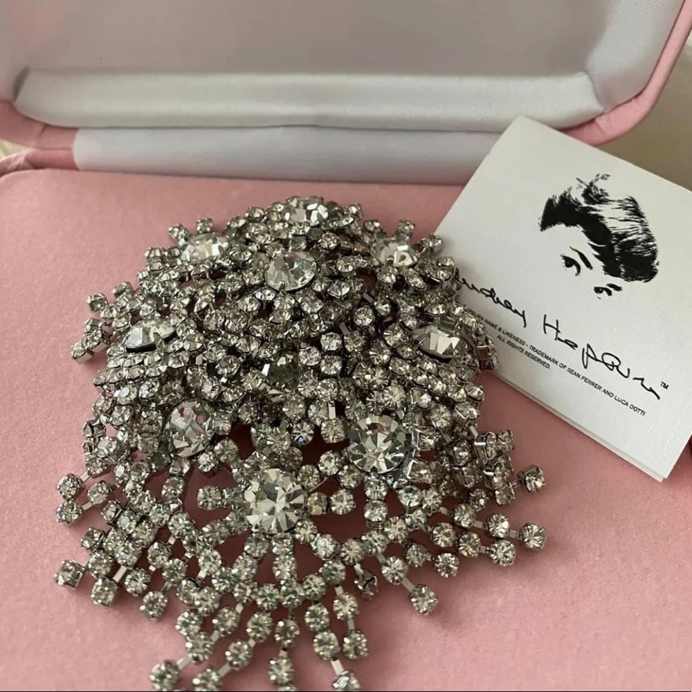Camrose and Kross Audrey Hepburn brooch - Picture 1 of 4